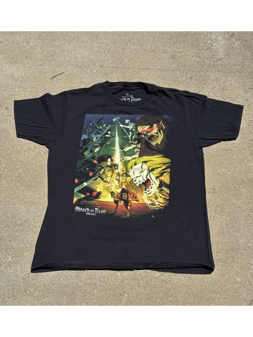 Attack on Titan T-shirt anime character Attack On Titan Size Small